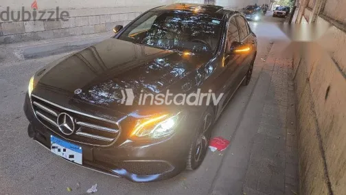 مرسيدس E 200 2020 أسود مستعملة للبيع - 3