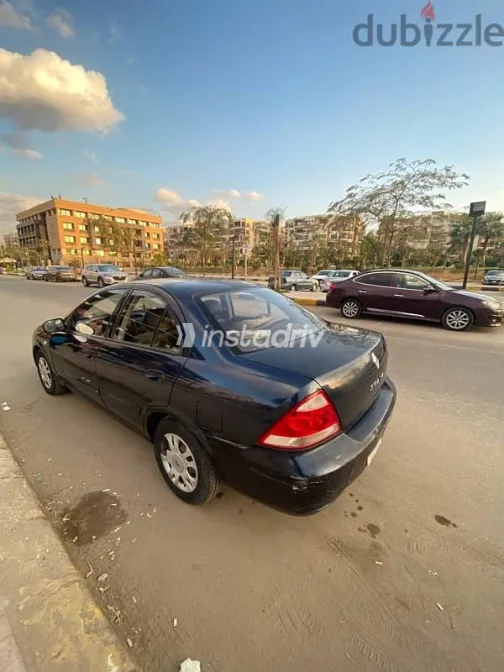 رينو سكالا 2010 أزرق غامق مستعملة للبيع - 1