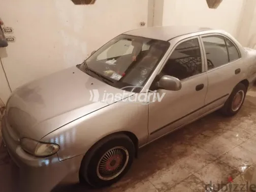 هيونداي اكسنت 1999 فضي مستعملة للبيع - 2