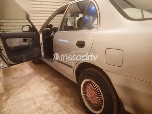 هيونداي اكسنت 1999 فضي مستعملة للبيع - 4