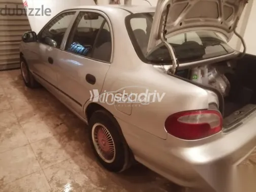 هيونداي اكسنت 1999 فضي مستعملة للبيع - 6