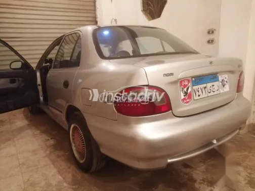 هيونداي اكسنت 1999 فضي مستعملة للبيع - 7