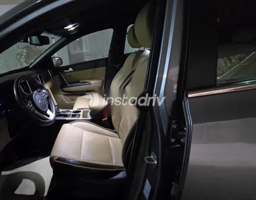 كيا سبورتاج 2021 رمادي مستعملة للبيع - 5