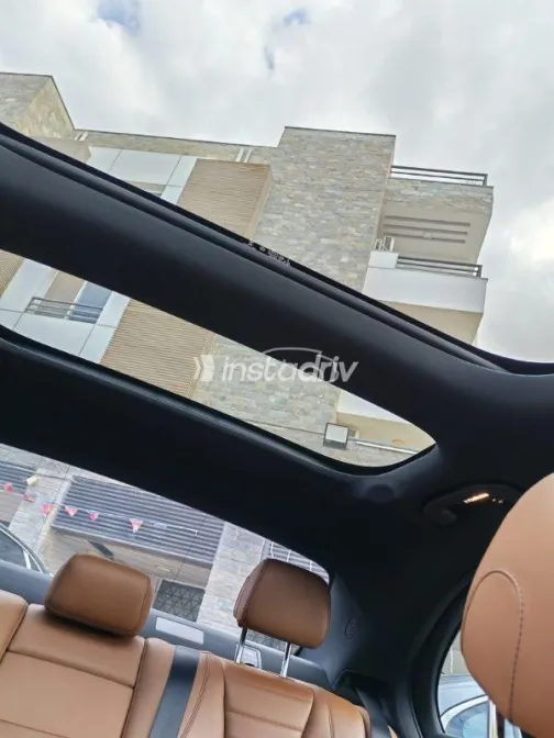 Mercedes E 300 2019 Black Used for Sale - 4