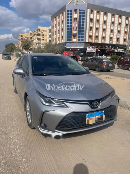 تويوتا كورولا 2024 فضي مستعملة للبيع - 2
