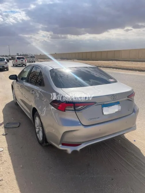 تويوتا كورولا 2024 فضي مستعملة للبيع - 3