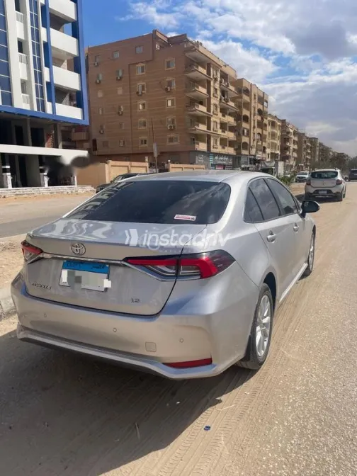 تويوتا كورولا 2024 فضي مستعملة للبيع - 4