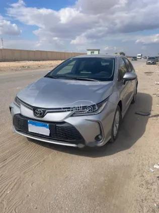 تويوتا كورولا 2024 فضي مستعملة للبيع
