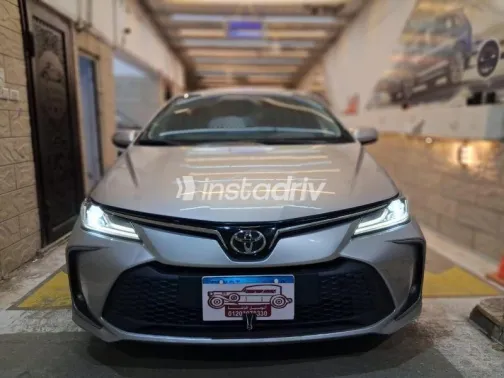 تويوتا كورولا 2024 فضي مستعملة للبيع - 2