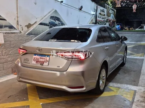 تويوتا كورولا 2024 فضي مستعملة للبيع - 4