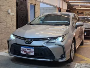 تويوتا كورولا 2024 فضي مستعملة للبيع