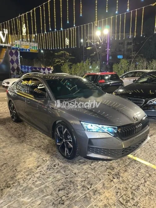 سكودا اوكتافيا 2025 رمادي مستعملة للبيع - 3