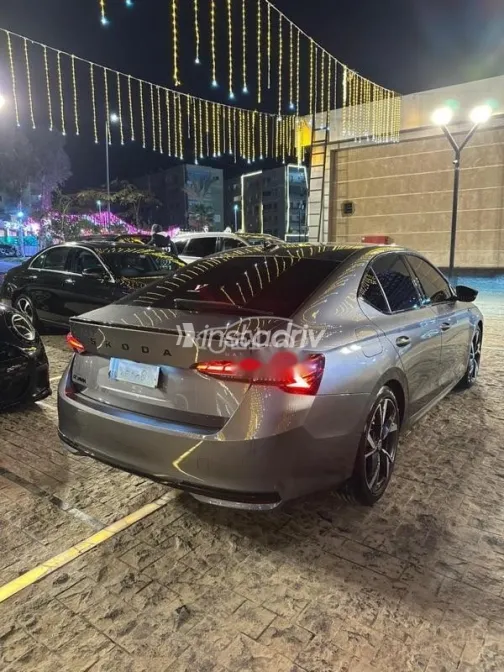 سكودا اوكتافيا 2025 رمادي مستعملة للبيع - 4