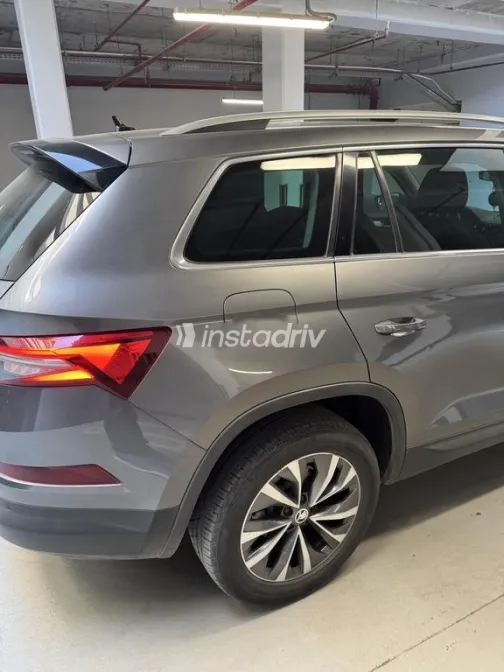 سكودا كودياك 2023 رمادي غامق مستعملة للبيع - 4