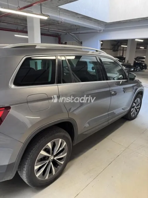 سكودا كودياك 2023 رمادي غامق مستعملة للبيع - 5