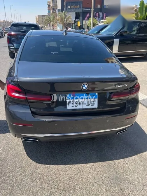بي ام دبليو 520 2021 رمادي مستعملة للبيع - 2