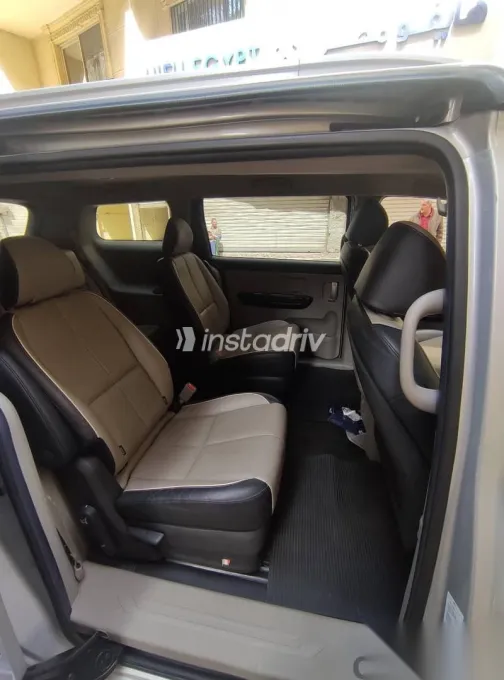 كيا كارنفال 2020 فضي مستعملة للبيع - 4