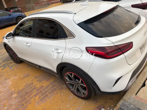 كيا اكسيد 2022 أبيض مستعملة للبيع - 2