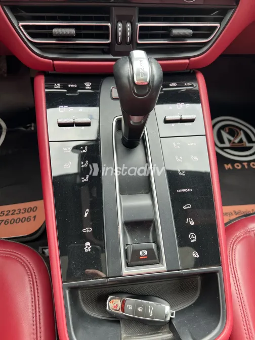 Porsche Macan 2024 White Used for Sale - 9