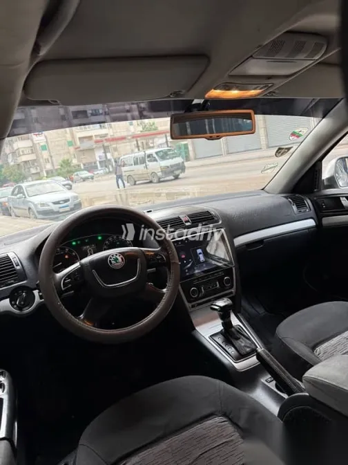 Skoda Octavia 2010 Gold Used for Sale - 3