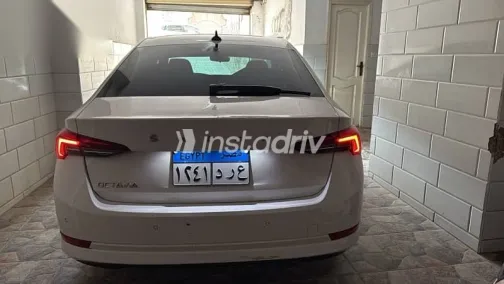 سكودا اوكتافيا 2022 أبيض مستعملة للبيع - 2