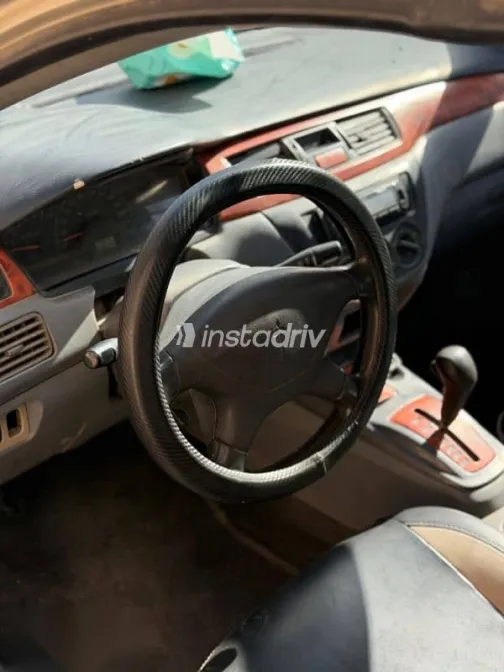 ميتسوبيشي لانسر 2003 فضي مستعملة للبيع - 1