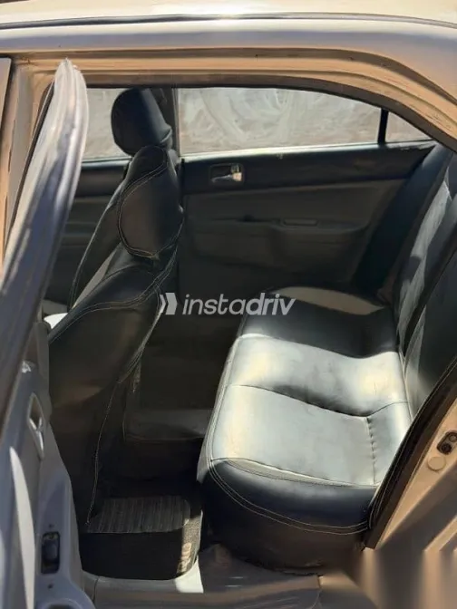 ميتسوبيشي لانسر 2003 فضي مستعملة للبيع - 2