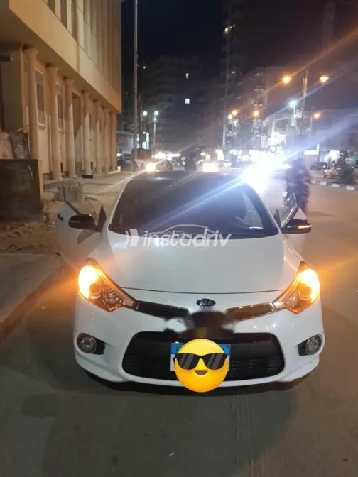 كيا K3 2014 أبيض مستعملة للبيع - 1