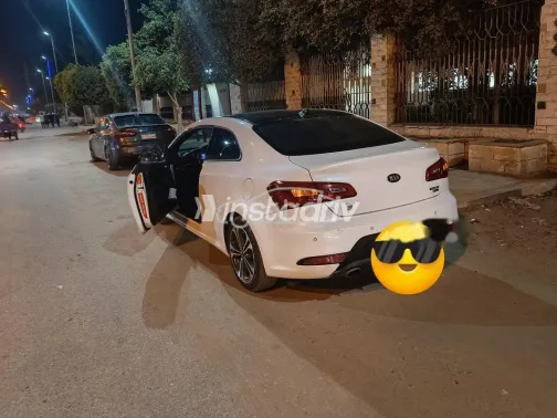 كيا K3 2014 أبيض مستعملة للبيع - 2