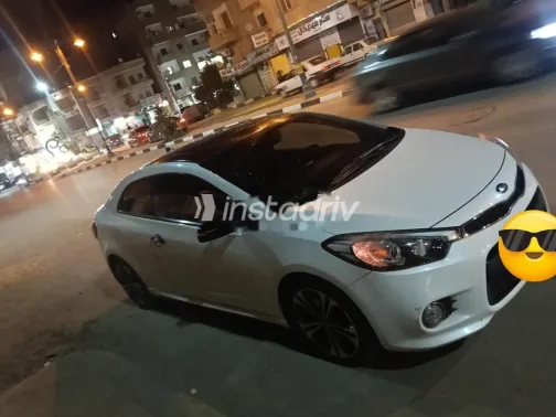 كيا K3 2014 أبيض مستعملة للبيع - 3