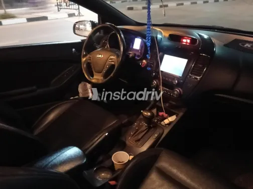 كيا K3 2014 أبيض مستعملة للبيع - 4