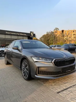 سكودا سوبيرب 2025 فضي جديدة للبيع