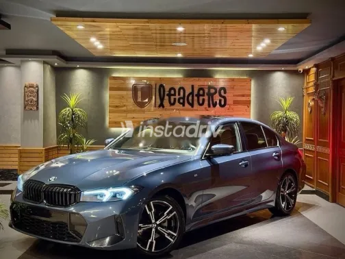 بي ام دبليو 320 2026 أزرق غامق مستعملة للبيع - 2