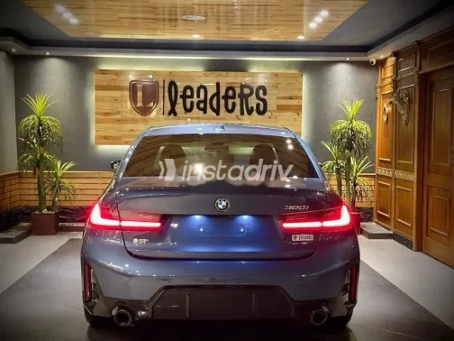 بي ام دبليو 320 2026 أزرق غامق مستعملة للبيع - 4