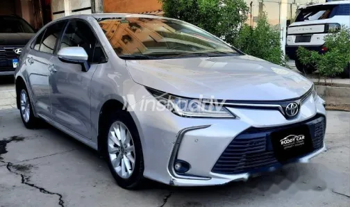 تويوتا كورولا 2021 فضي مستعملة للبيع - 2
