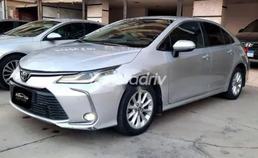 تويوتا كورولا 2021 فضي مستعملة للبيع - 3