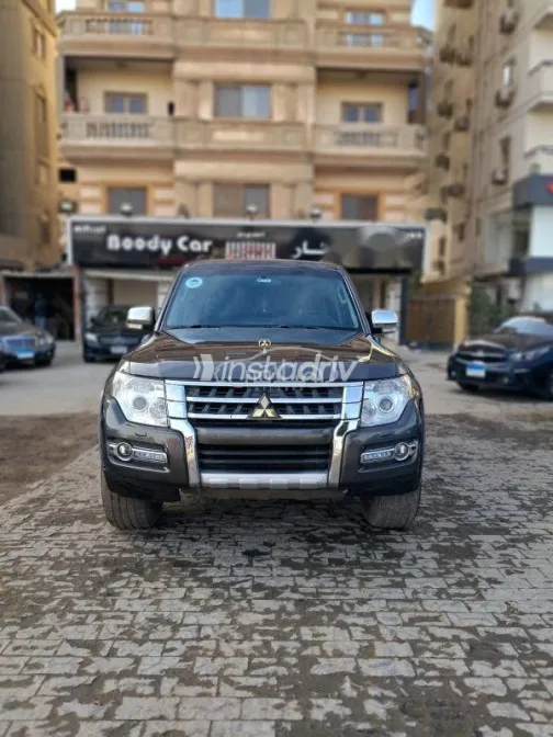 Mitsubishi Pajero 2018 Gray Used for Sale - 1