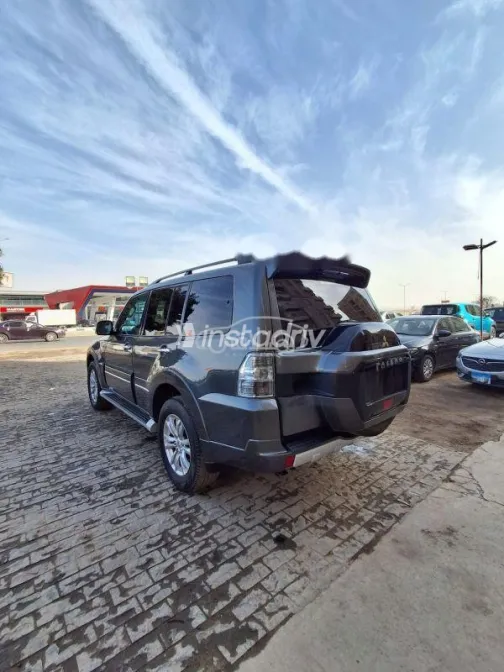 Mitsubishi Pajero 2018 Gray Used for Sale - 3