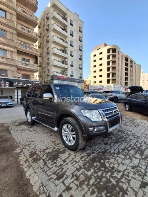 Mitsubishi Pajero 2018 Gray Used for Sale - 4