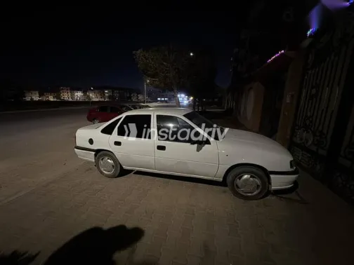 اوبل فيكترا 1995 أبيض مستعملة للبيع - 3