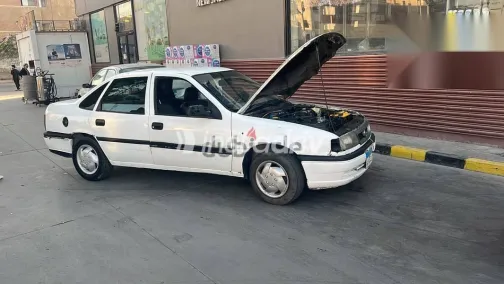 اوبل فيكترا 1995 أبيض مستعملة للبيع - 4