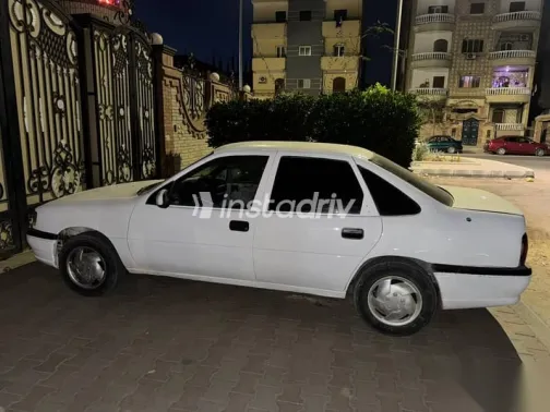 اوبل فيكترا 1995 أبيض مستعملة للبيع - 5