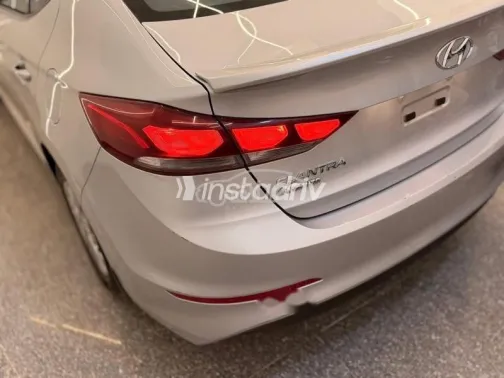 هيونداي إلنترا 2019 فضي مستعملة للبيع - 4