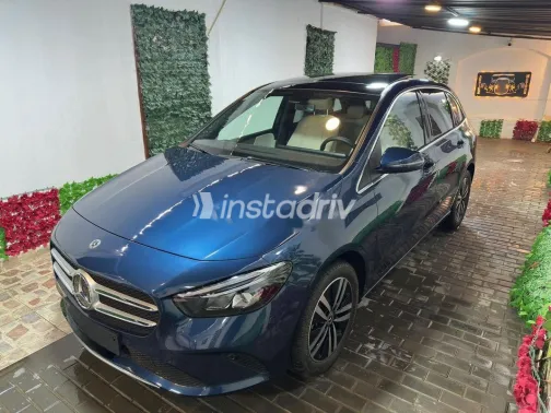 مرسيدس B 200 2022 أزرق غامق مستعملة للبيع - 1