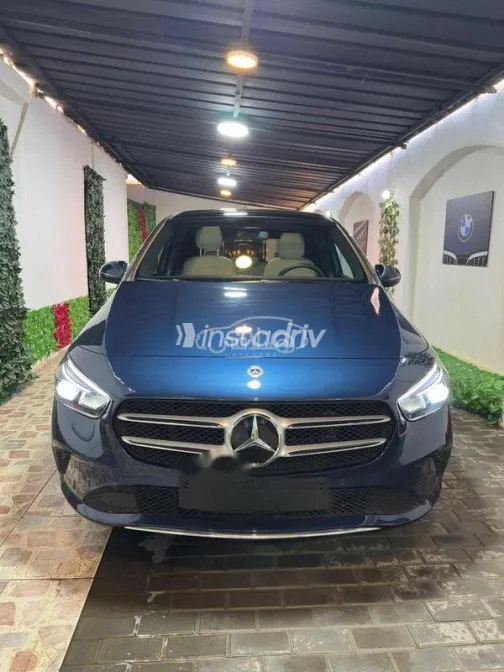 مرسيدس B 200 2022 أزرق غامق مستعملة للبيع - 2