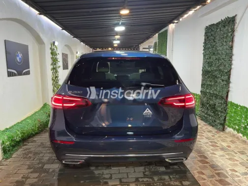 مرسيدس B 200 2022 أزرق غامق مستعملة للبيع - 4