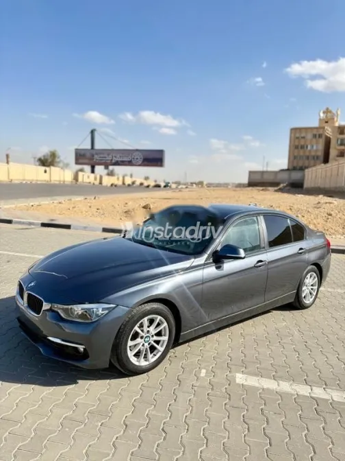 بي ام دبليو 318 2018 رمادي مستعملة للبيع - 4