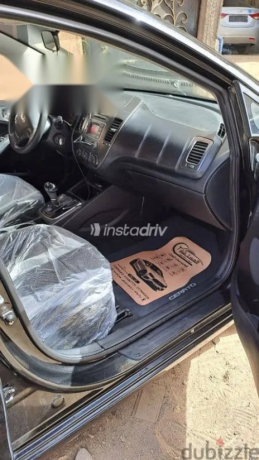 كيا سيراتو 2017 أسود مستعملة للبيع - 9