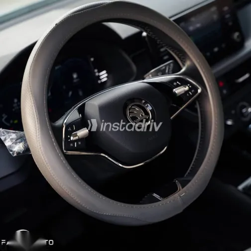 سكودا كاميك 2023 أبيض مستعملة للبيع - 2