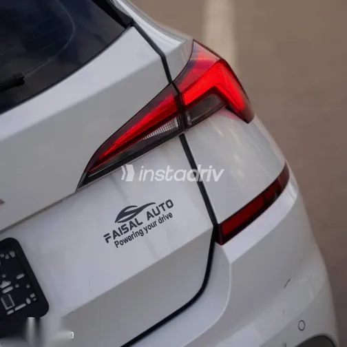 سكودا كاميك 2023 أبيض مستعملة للبيع - 8